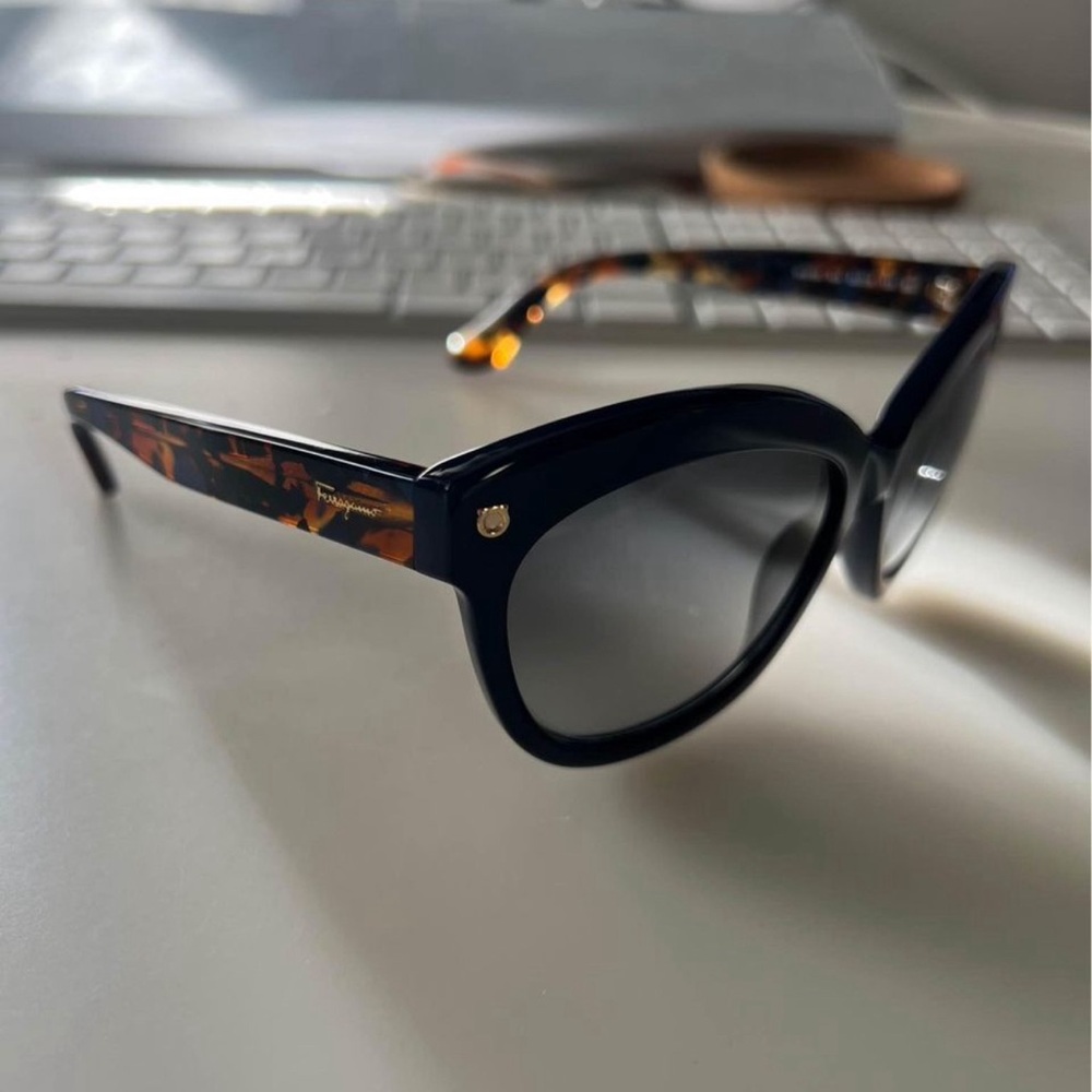 Salvatore Ferragamo Cat-Eye Sunglasses - Black/Tortoise